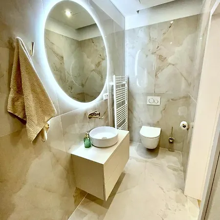 Stylish 3 Bedroom In The Hearth Of Center With History