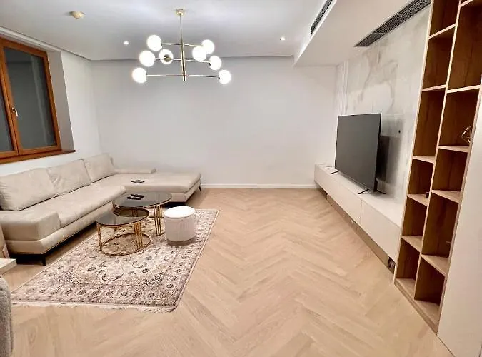 Stylish 3 Bedroom In The Hearth Of Center With History *