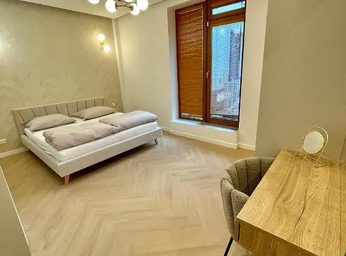 Apartment Stylish 3 Bedroom In The Hearth Of Center With History *