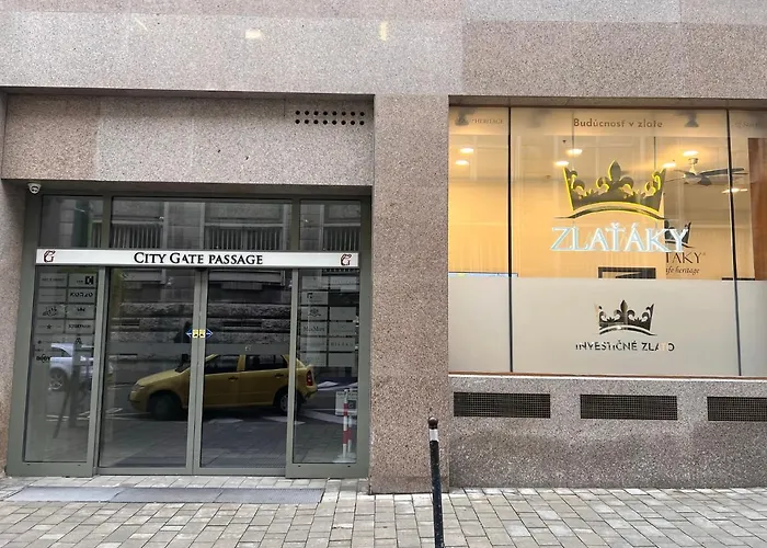 Stylish 3 Bedroom In The Hearth Of Center With History Apartment *