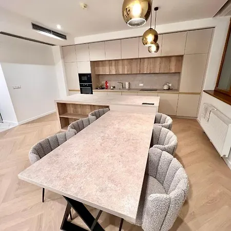 Stylish 3 Bedroom In The Hearth Of Center With History Bratysława