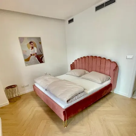 Stylish 3 Bedroom In The Hearth Of Center With History *